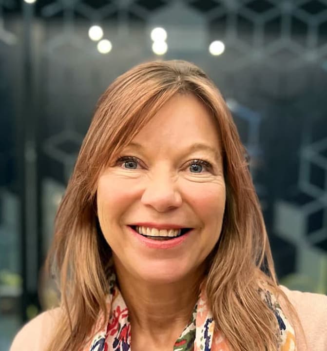 Julie Steele portrait photo